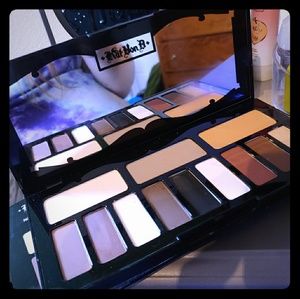 SALE! Kat Von D shade + light pallete